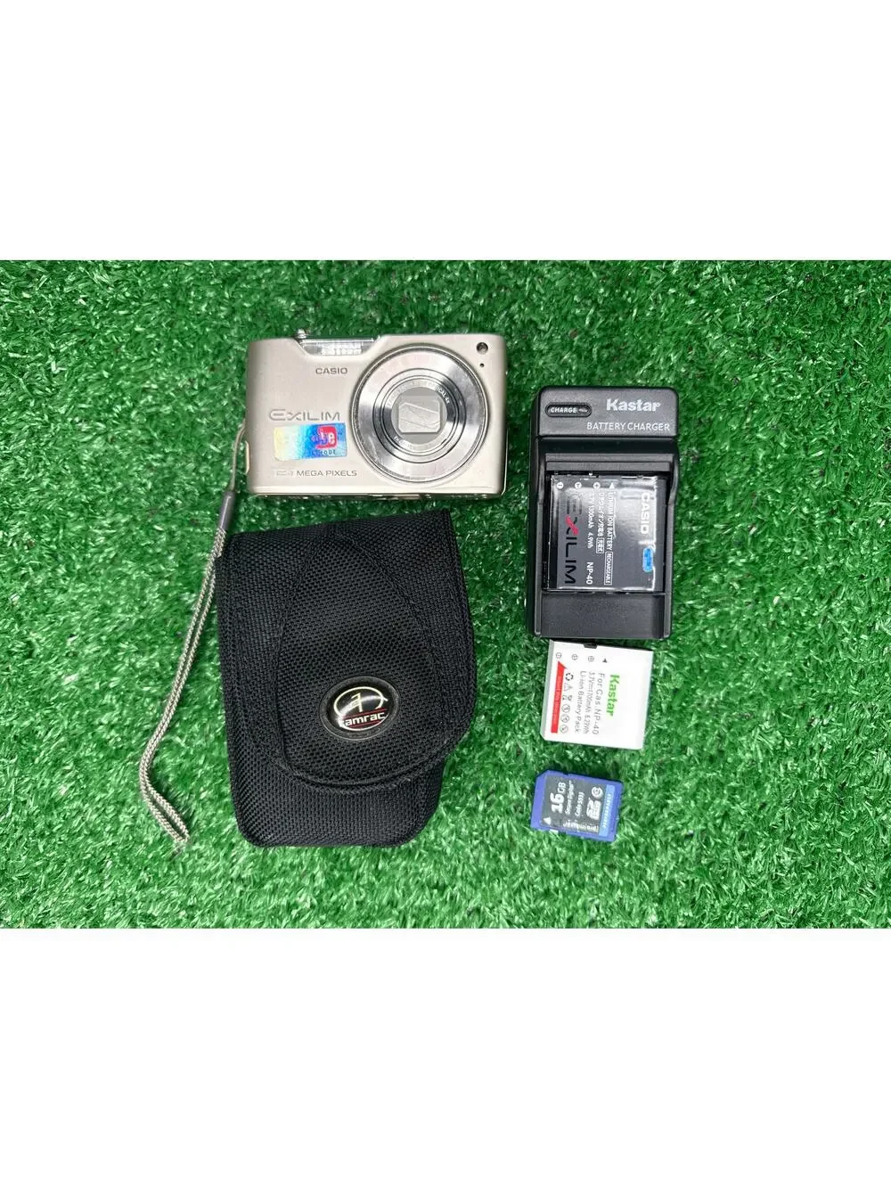 CASIO Exilim EX-Z450 12.1 MP Digital Compact Camera 14 gb SD Card With Charger
